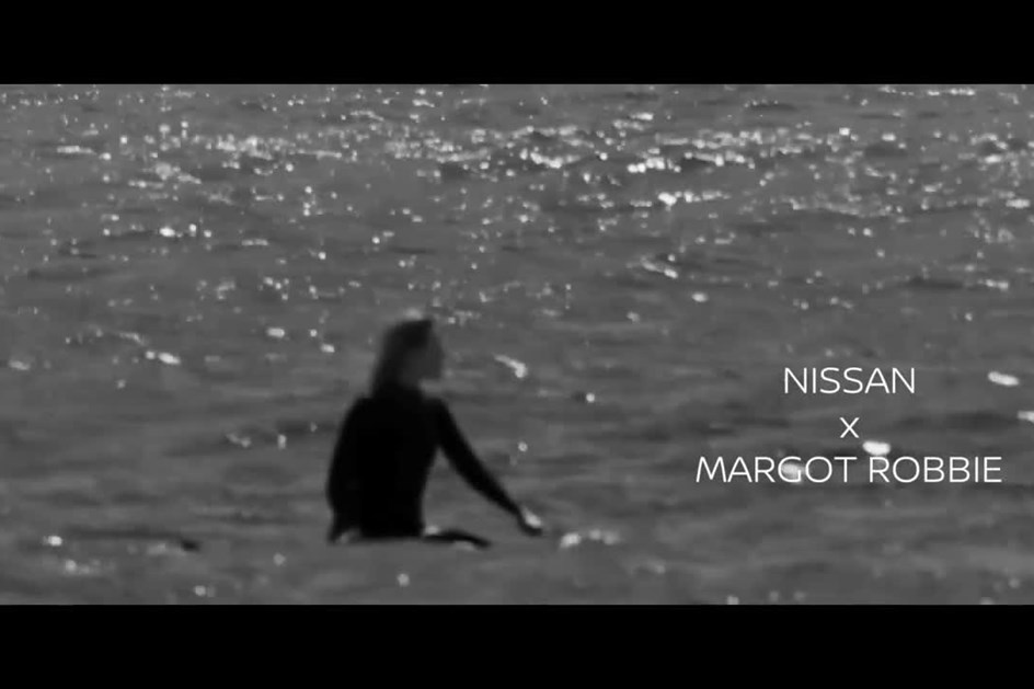 Margot Robbie juntou-se à Nissan para surfar a onda da energia sustentável