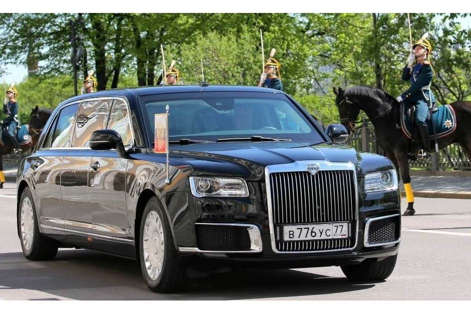 Vladimir Putin já estreou a sua luxuosa limousine blindada