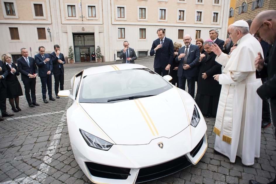 Papa Francisco vendeu Lamborghini por 715 mil euros