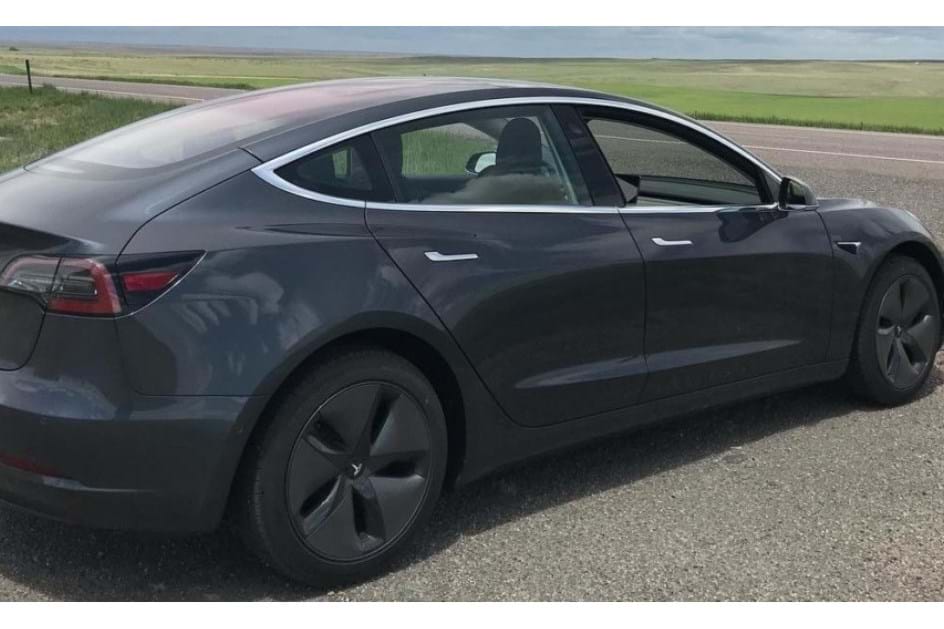 Tesla Model 3 percorreu 830 km com uma única carga