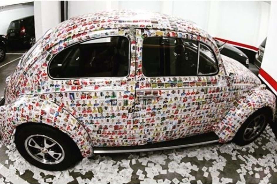 Forraram o VW Beetle do amigo com 15 mil cromos do Mundial!