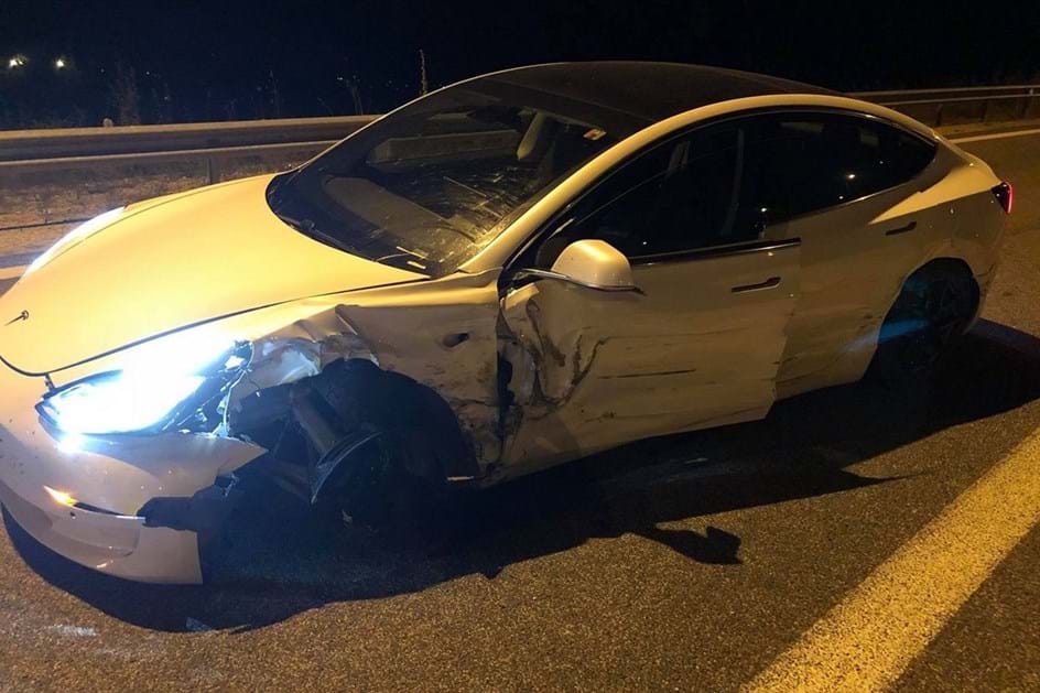 Tesla Model 3 com Autopilot ligado sofreu primeiro acidente na Europa