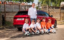 José Mourinho regressou à escola com a Jaguar XF Sportbrake