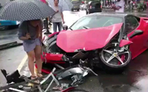 Destruiu Ferrari 458 Italia minutos depois de o ter alugado...