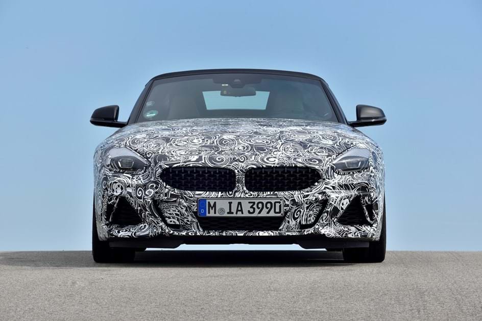 BMW Z4 em testes no circuito francês de Miramas