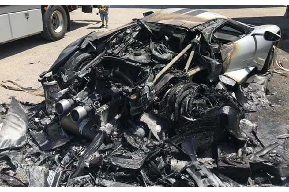 Ford GT com menos de 70 km destruído em incêndio!