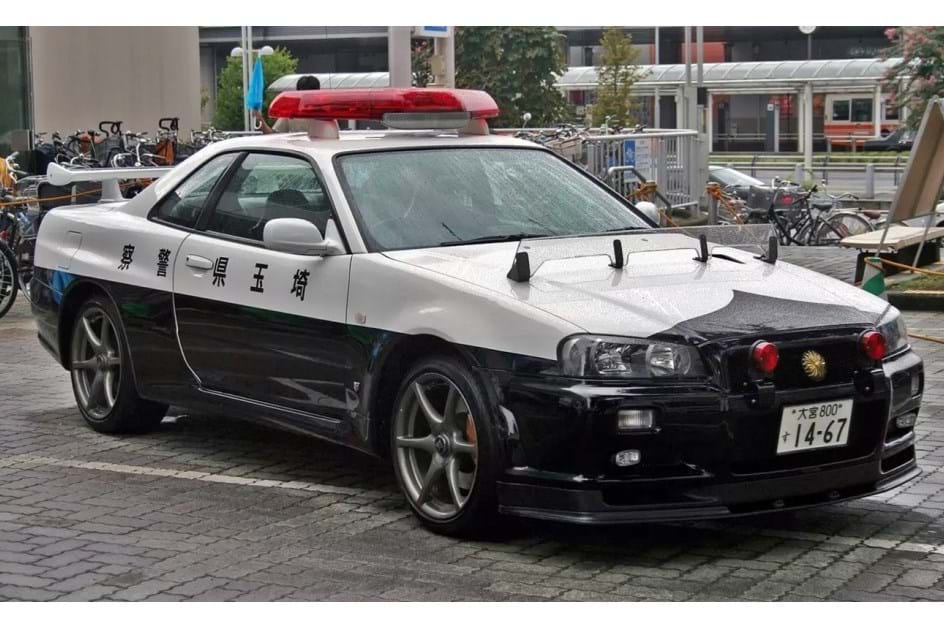 Nissan GT-R vira carro de polícia no Japão - Motor Show