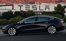 Tesla Model 3: Musk quer que clientes financiem a produção