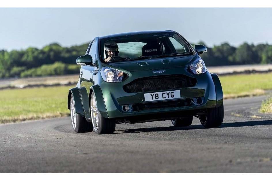 Aston Martin conseguiu “arrumar” V8 de 430 cv dentro do pequeno Cygnet