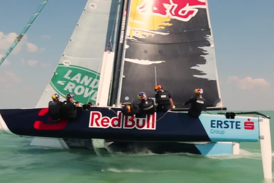 Ricciardo e Verstappen trocaram F1 pelas ondas do oceano!