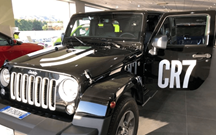 Adepto da Juventus comprou Jeep Wrangler com a marca de CR7