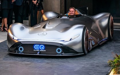 Mercedes-Benz EQ Silver Arrow é o flecha de prata do futuro 