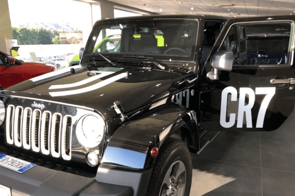 Adepto da Juventus comprou Jeep Wrangler com a marca de CR7