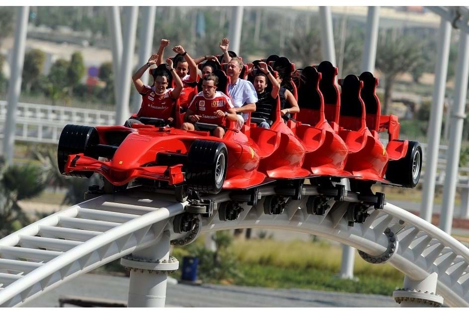 Montanha-russa mais rápida do mundo é da Ferrari e "dá" 240 km/h!