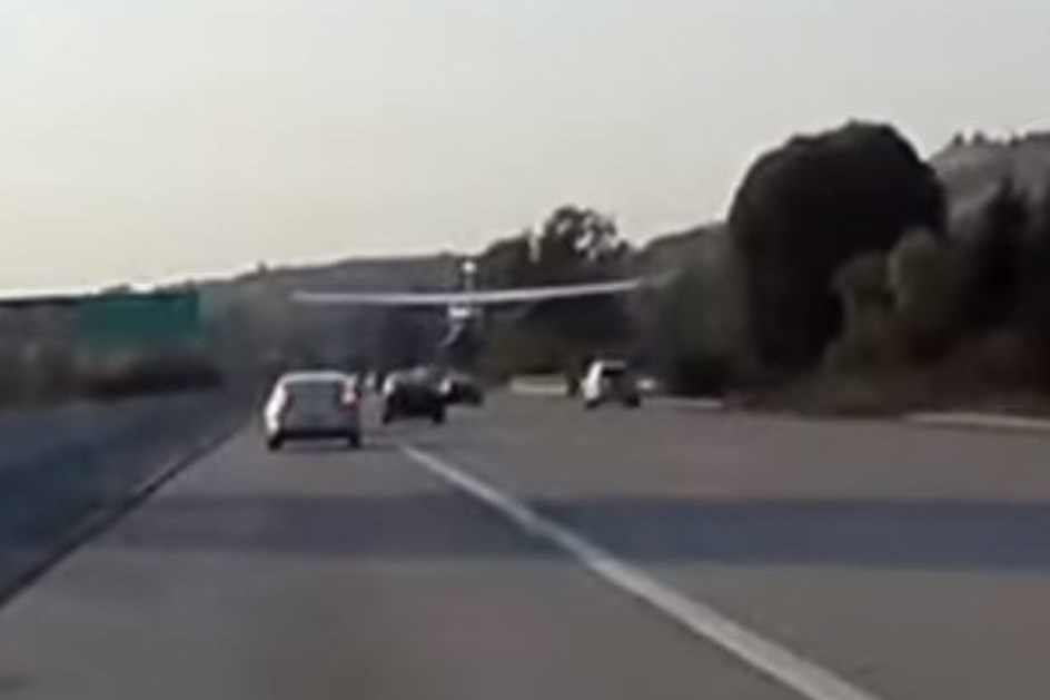 Avião aterrou de emergência em auto-estrada na Califórnia