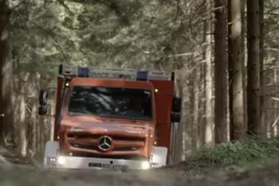 Será este Unimog o camião de bombeiros mais brutal do Mundo?