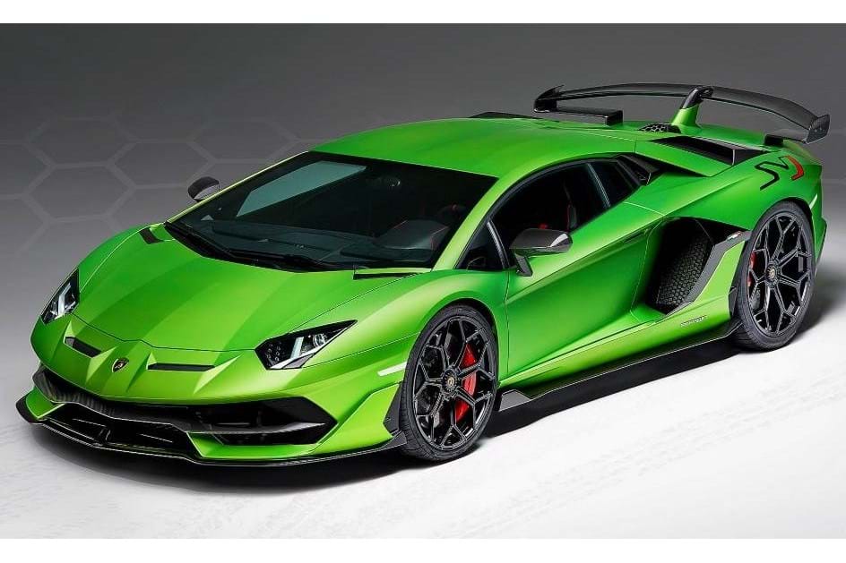 Lamborghini Aventador SVJ de 770 cv lado a lado com um caça - Drive-in -  Aquela Máquina