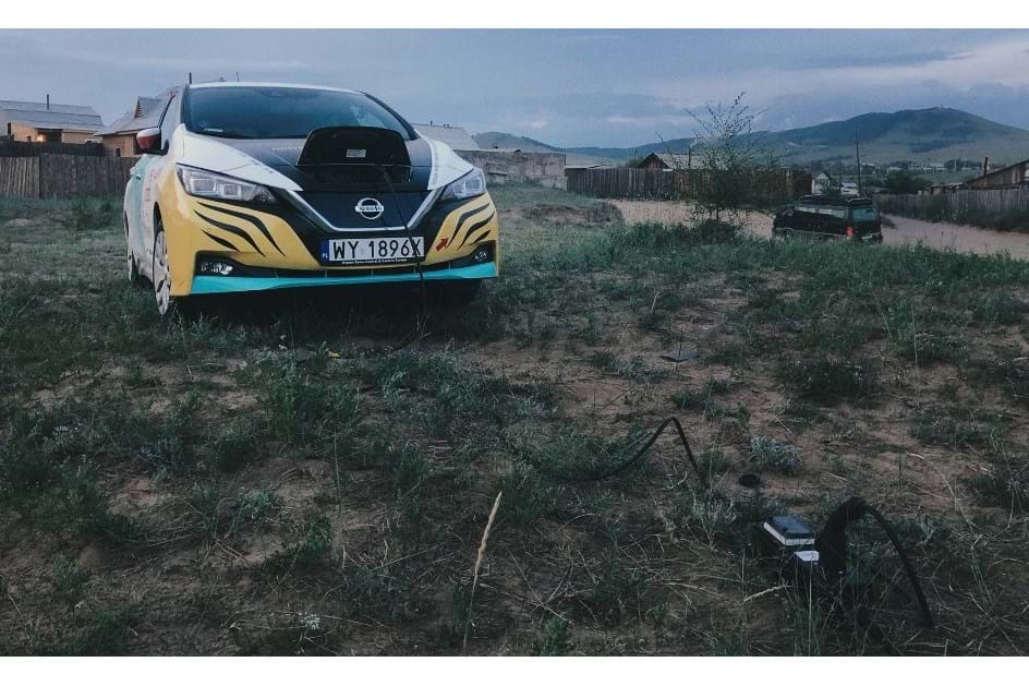 Explorador fez viagem de 16.000 km com o Nissan LEAF da Polónia até ao Japão