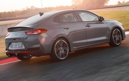 Hyundai i30 Fastback N estreou-se com recorde Roma-Paris