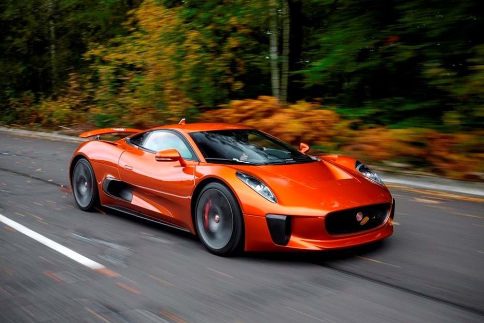 Jaguar pode lançar híbrido de motor central para bater a McLaren