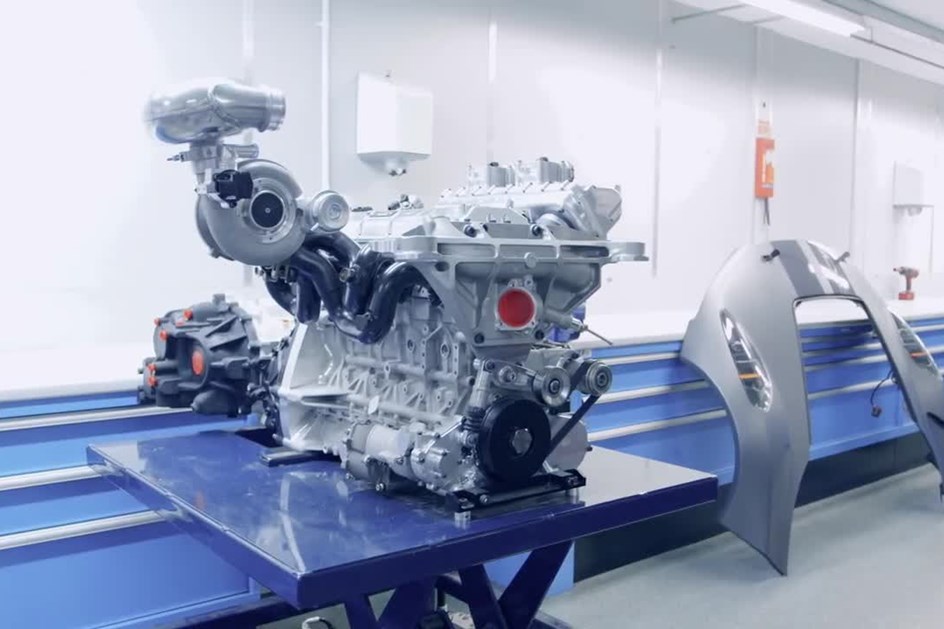 Jaguar pode lançar híbrido de motor central para bater o pé à McLaren