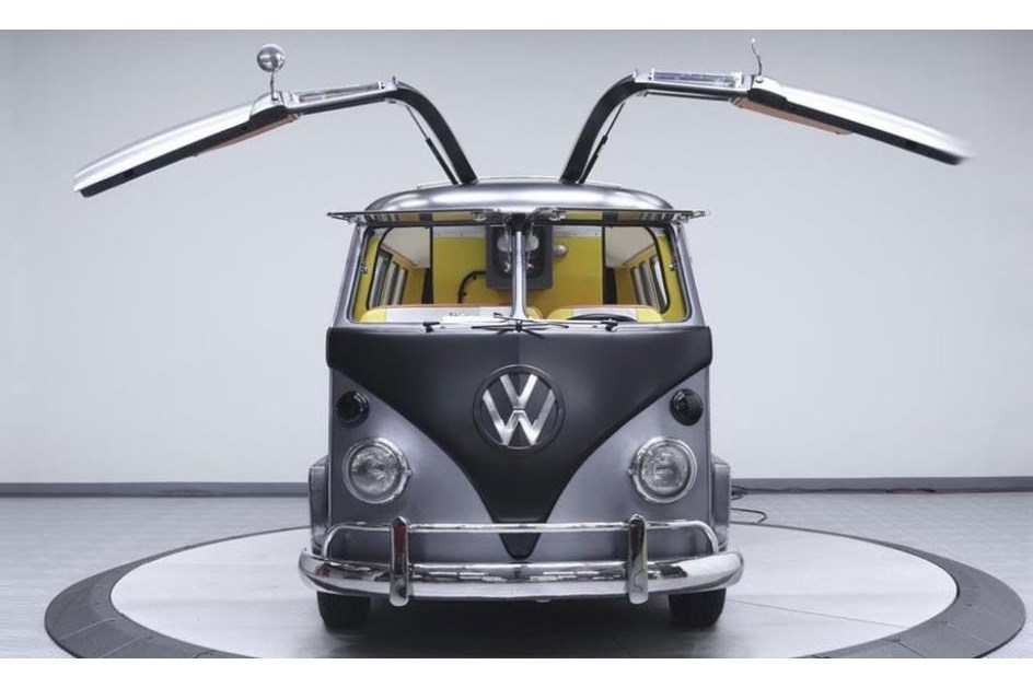 Esta VW pão-de-forma é inspirada no Regresso ao Futuro