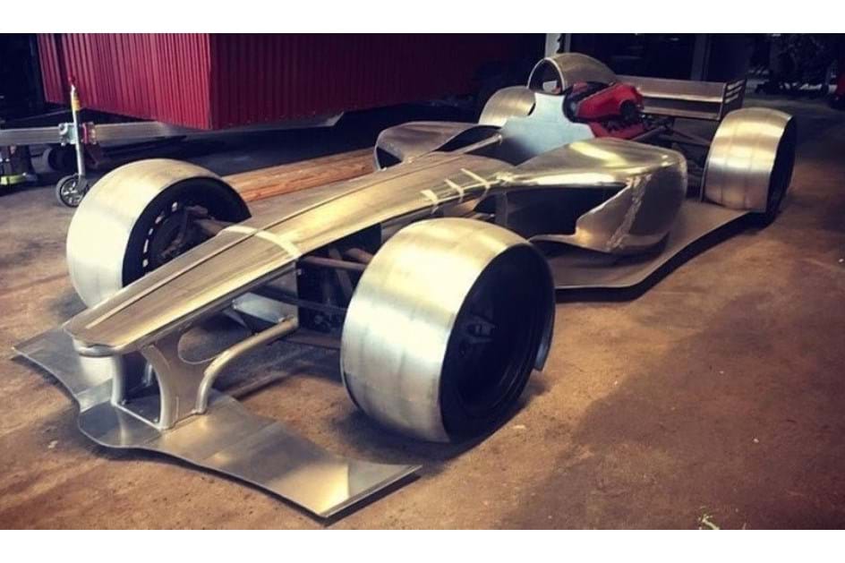 Australiano fez F1 com motor Ferrari para andar nas estradas