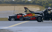 Red Bull juntou veículos mais rápidos do mundo para uma “drag race” épica 