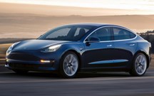 Tesla lança versão mais barata do Model 3