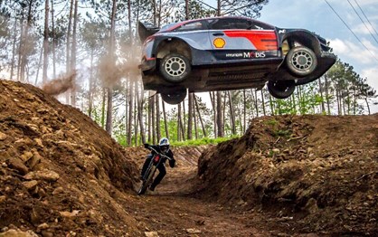 Lousã recebeu duelo incrível entre uma bicicleta e um Hyundai i20 WRC