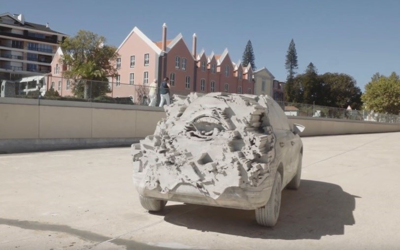 Vhils apresenta obra inspirada no SEAT Arona