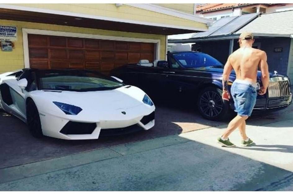 Conheça a coleção de carros que Conor McGregor ostenta na internet