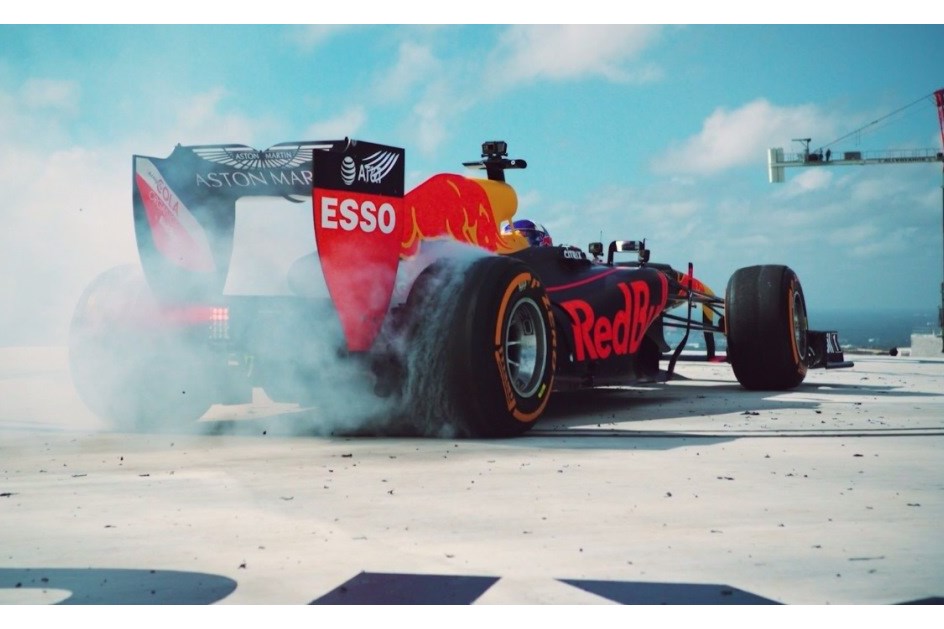 Coulthard fez piões com F1 da Red Bull a 200 metros de altura!