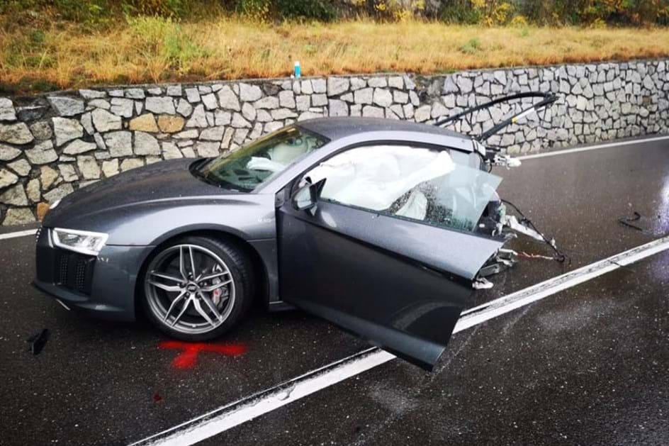 Acidente violento deixou Audi R8 neste estado…