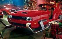 Pai Natal transformou Dodge Challenger em trenó de 808 cv