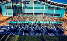 Mercedes-AMG festejou título de construtores com enorme foto de família