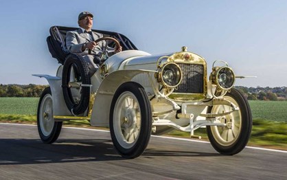 Skoda restaurou Laurin & Klement BSC com 110 anos