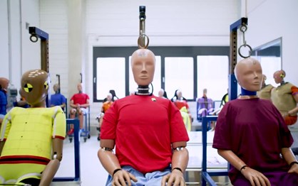 Veja o que sofre um boneco de testes nas mãos da Ford