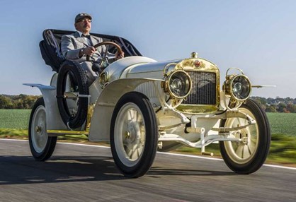 Skoda restaurou Laurin & Klement BSC com 110 anos