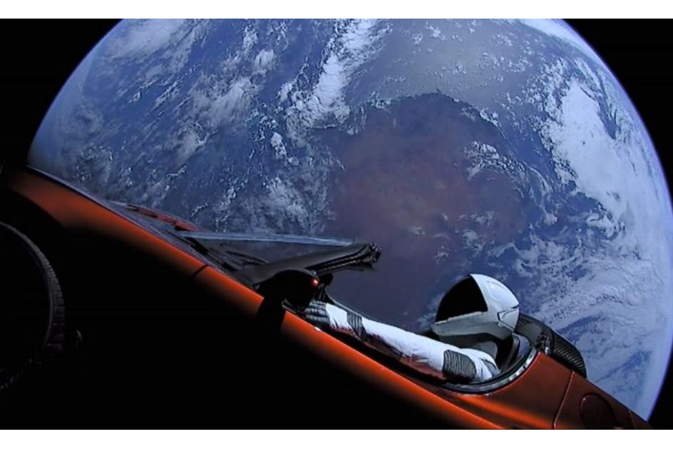 Tesla Roadster e Starman já passaram a órbita de Marte