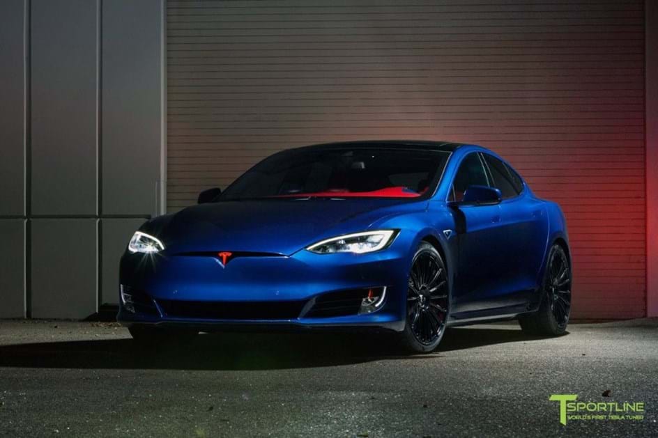 Super-Homem rendeu-se ao Tesla Model S