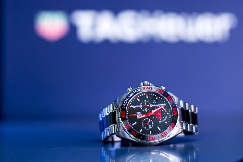 TAG Heuer criou relógio com a assinatura de Max Verstappen 