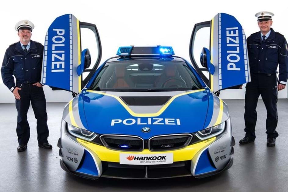 BMW i8 Roadster virou carro de polícia amigo do ambiente