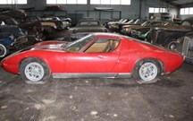 Lamborghini Miura descoberto em barracão abandonado com 81 carros