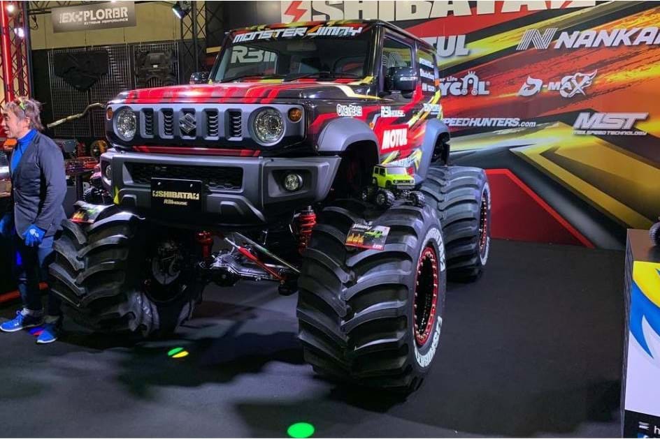 Suzuki Jimny foi transformado num… “monster truck”!