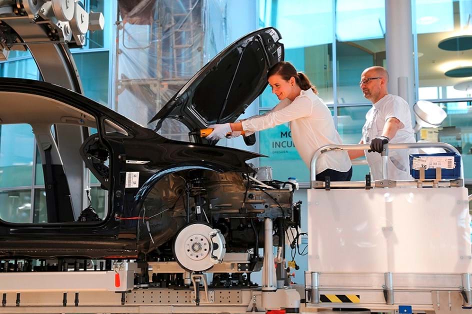 Clientes já podem ajudar na montagem do Volkswagen e-Golf