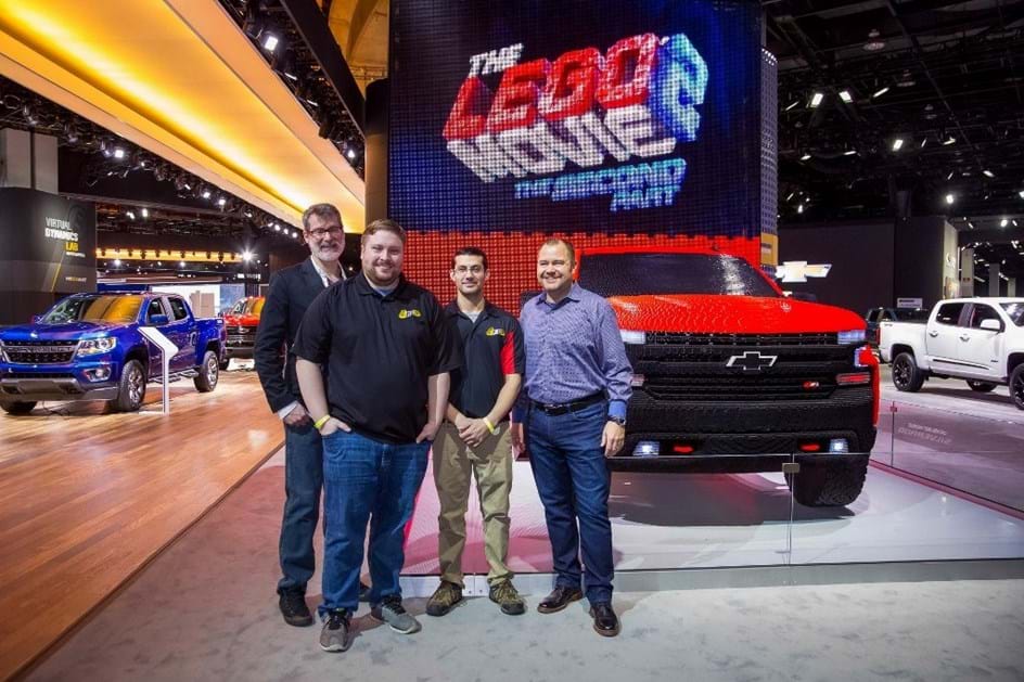 Esta Chevrolet Silverado é feita de 334 mil peças de LEGO