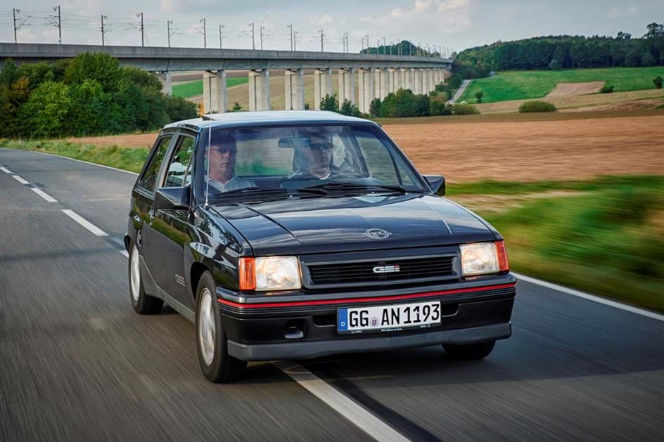 Corsa completa 40 anos e ganha edição limitada de aniversário da Opel