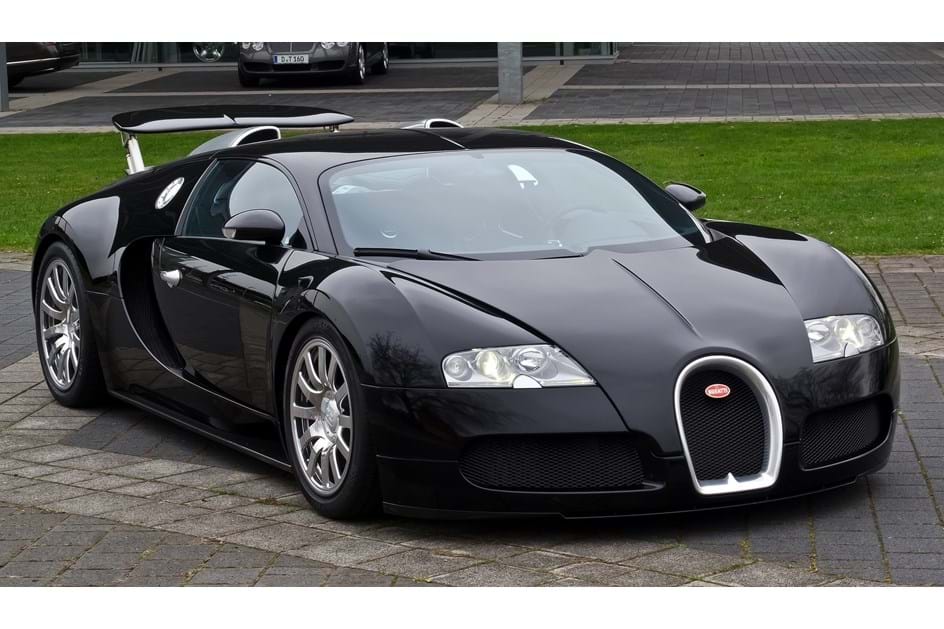 Conjunto de jantes e pneus do Bugatti Veyron à venda por 87.500 euros