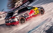  Audi e-tron eléctrico subiu pista de ski com 85% de inclinação